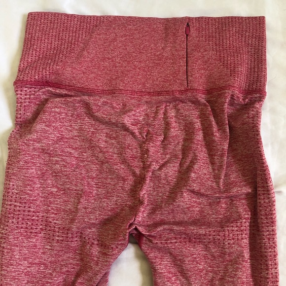 SOLD Pink gym shark leggings - Picture 11 of 13